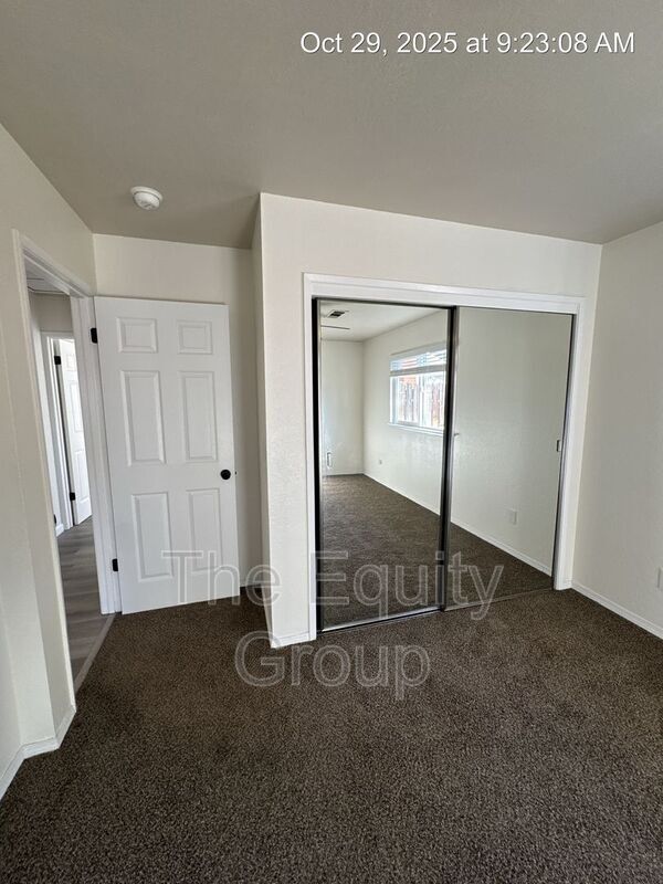 Building Photo - 951 Orangewood Ct