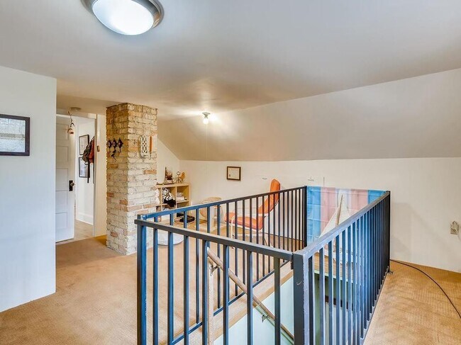 Building Photo - 3732 16th Ave S