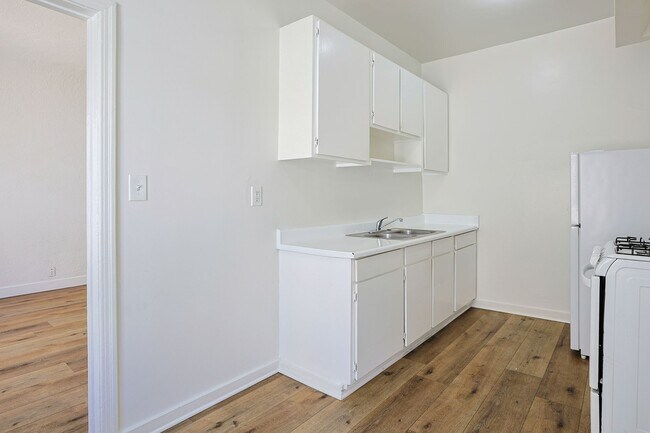 Building Photo - Modern Living in Koreatown: Stylish Studio Apartment