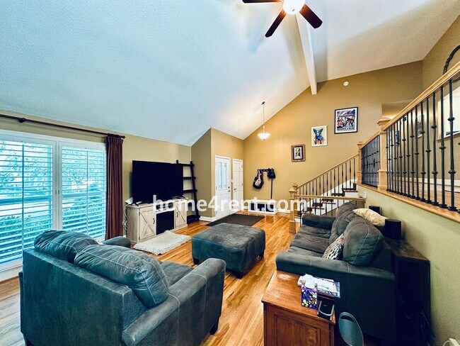 Building Photo - A Lovely, Four Bedroom Lenexa Home w/ Wood...