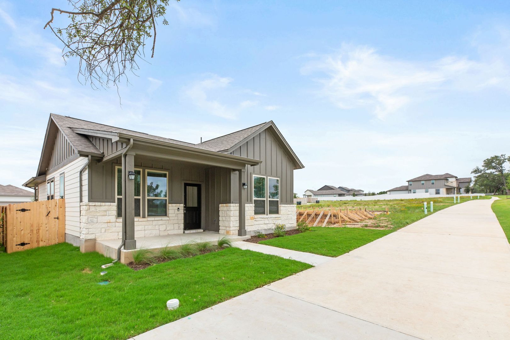Building Photo - 183 Glocken Ln