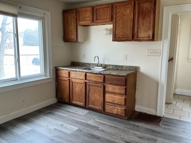 Building Photo - Roomy 3 Bedroom Single Family Home ( Franklin Heights )