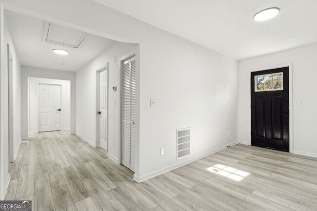 Building Photo - 597 Paper Mill Rd