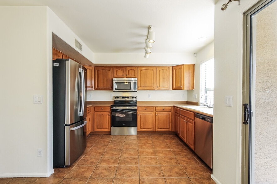 Building Photo - 12641 W Colter St