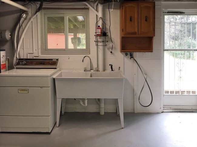 Building Photo - Charming 3-Bedroom Pittsburgh Home with Fireplace, Balcony & Garage Parking