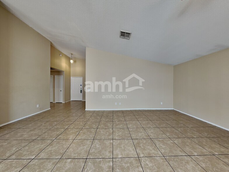 Building Photo - 2715 N 90th Ave