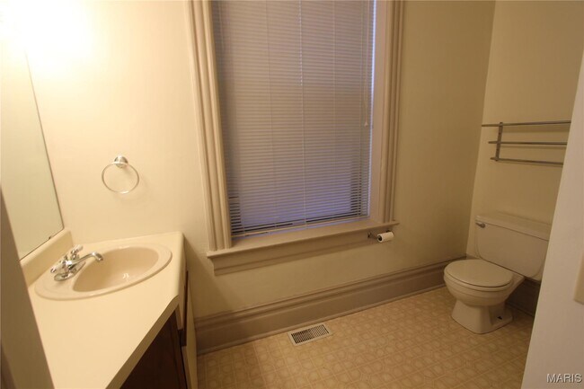 Building Photo - 3809 Shenandoah Ave