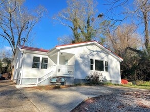Building Photo - Five Points Home on a Hill