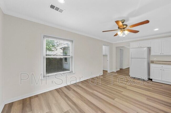 Building Photo - 1321 Casa Vale Dr