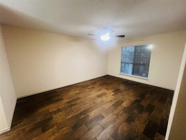 Building Photo - 10047 Westpark Dr