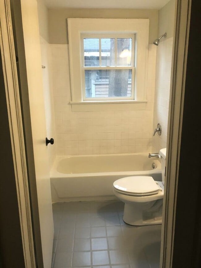 Building Photo - One bedroom one bath right on Adair Park and Beltline!!! Front porch overlooking park!