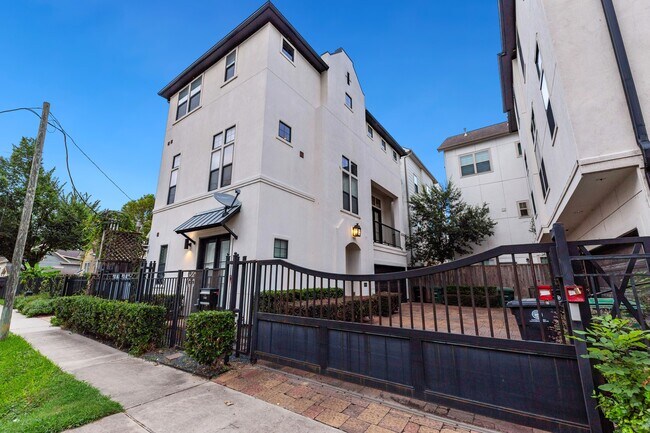 Building Photo - 1406 Hickory St