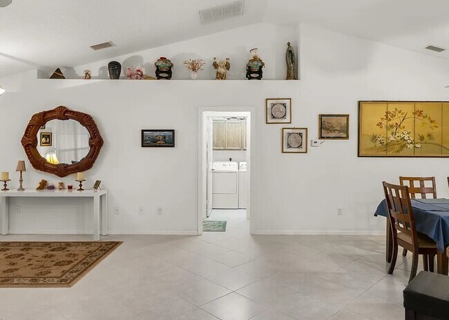 Building Photo - Single-Family Home