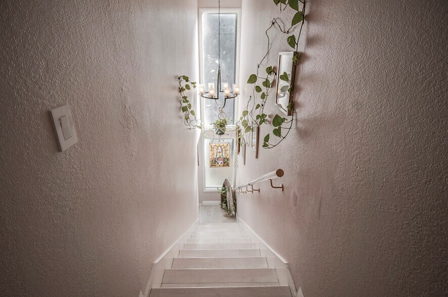 Building Photo - 11 Seamist Ct