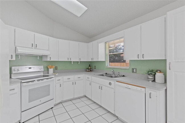 Building Photo - 5116 Plantation Dr