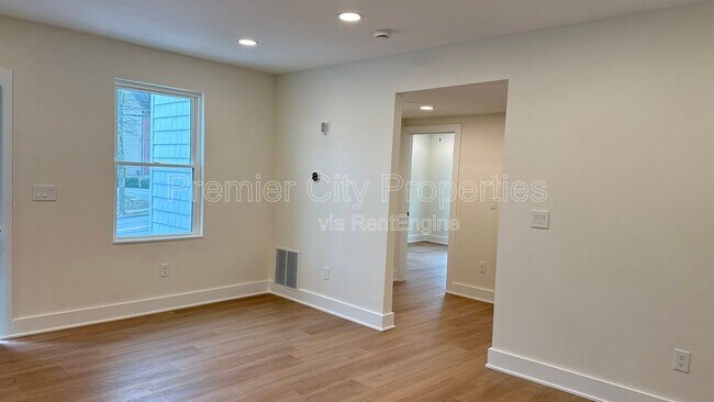 Building Photo - 240 Mcgregor Ave