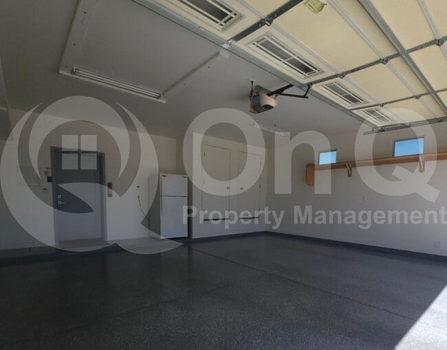 Building Photo - 1421 N Santa Rosa Ave