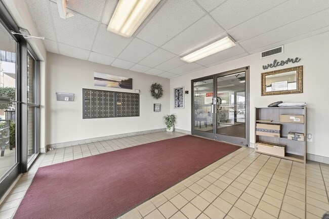 Building Photo - 200 Sanders Ferry Rd