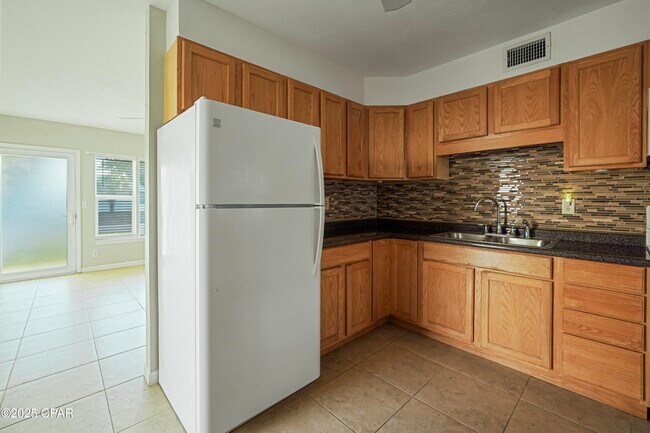 Building Photo - 1504 W 13th St