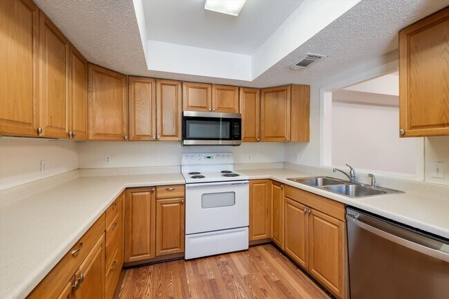 Building Photo - 8548 Echo Creek Ln