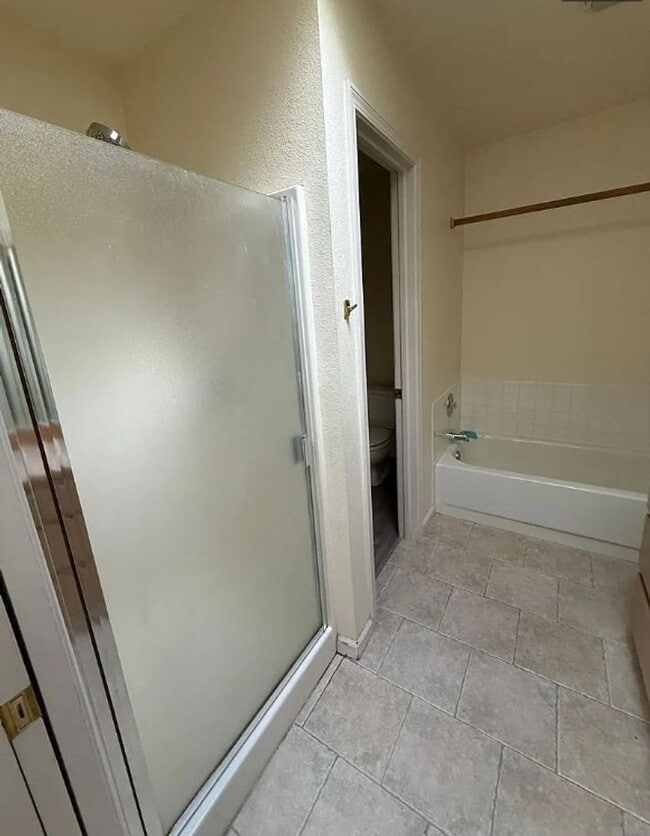 Building Photo - Large 6-Bedroom Home in Samish with a Fenced Yard