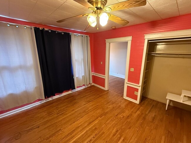 Building Photo - Charming For Lease Opportunity in Historic Carlton Place!