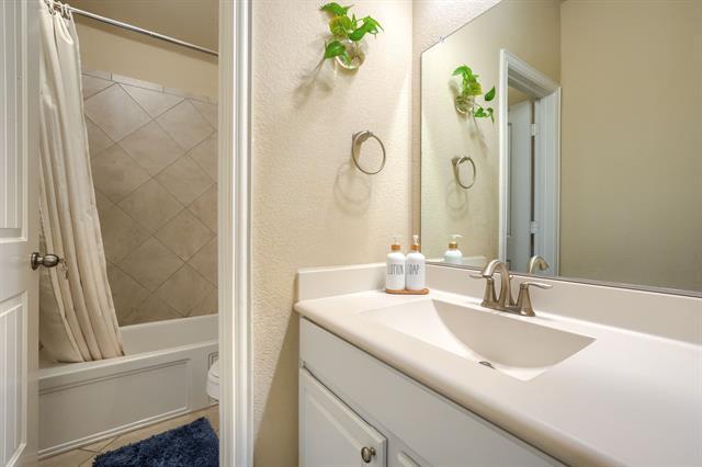Building Photo - 16204 Stillhouse Hollow Ct