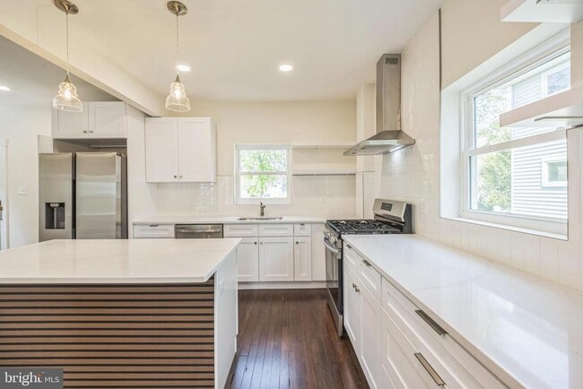 Building Photo - 725 Belmont Ave
