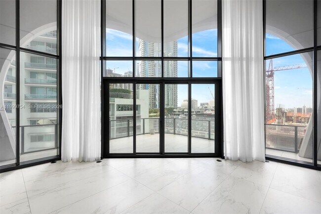 Building Photo - 1000 Biscayne Blvd