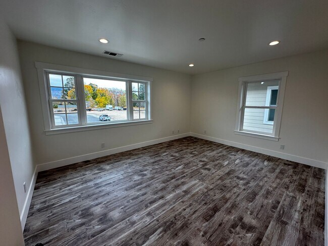 Building Photo - New Construction in Down Town Bishop West side!