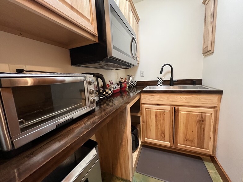 Building Photo - 2226 Lake Shore Rd