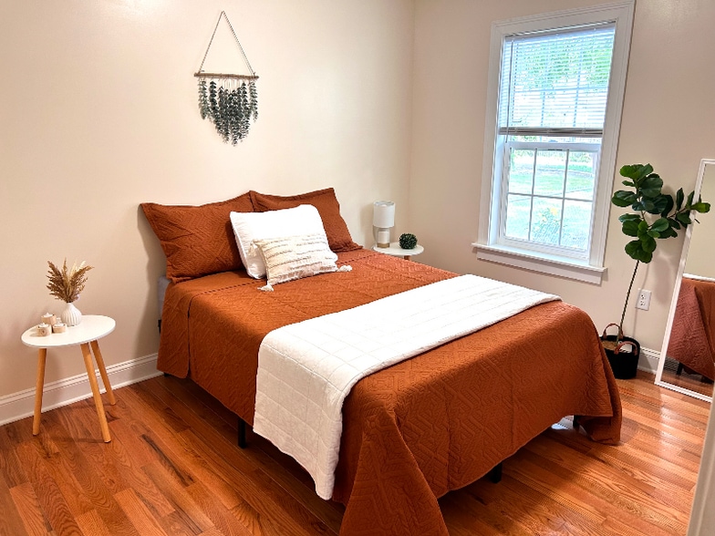 Building Photo - 2628 Hiawatha St