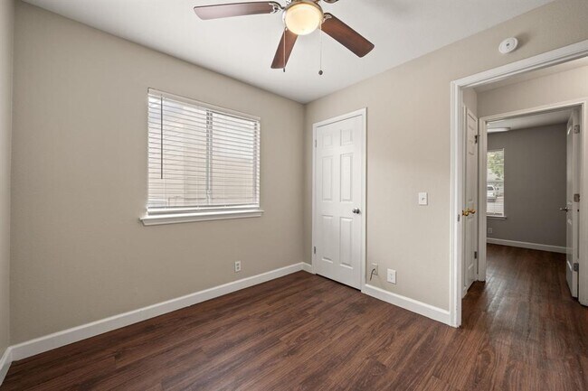 Building Photo - 4904 Gnarled Oak Cove