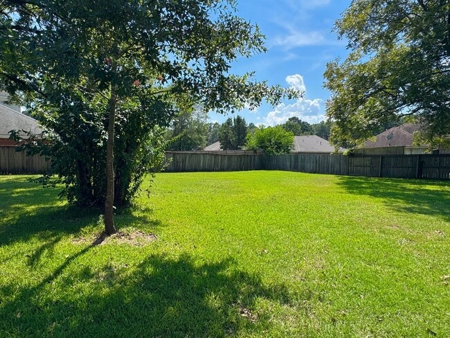 Building Photo - 6201 N Park Rd