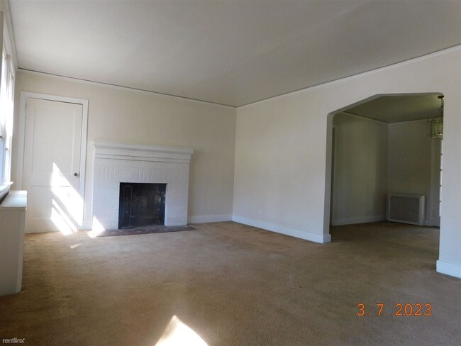 Building Photo - 2 br, 1 bath Duplex - 6230 Sedgefield Dr A...