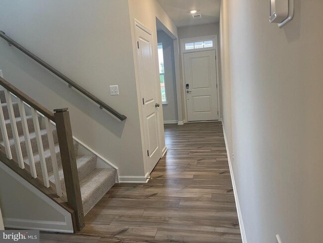 Building Photo - 11 FOREST GROVE Ave