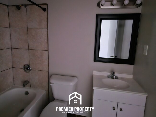 Building Photo - Charming 3BR/2BA Home in 38141 | Vaulted Ceilings, Fireplace & 2-Car Garage