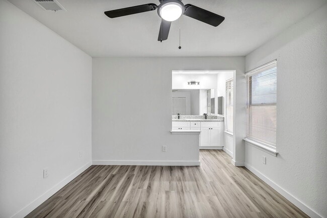 Building Photo - 5903 Kevin Kelly Pl