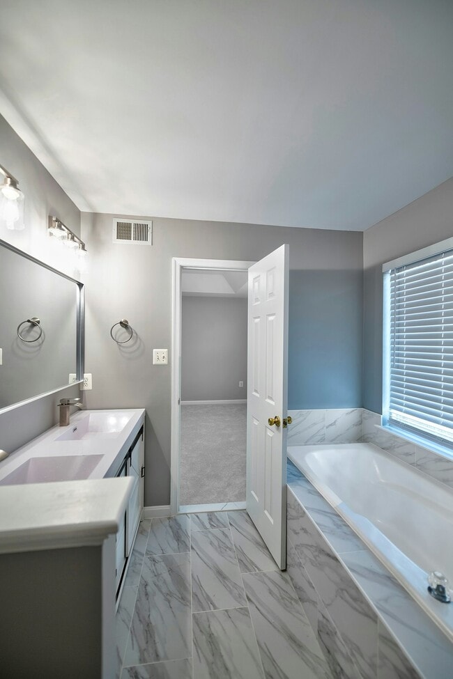 Building Photo - 21749 Tottenham Hale Ct