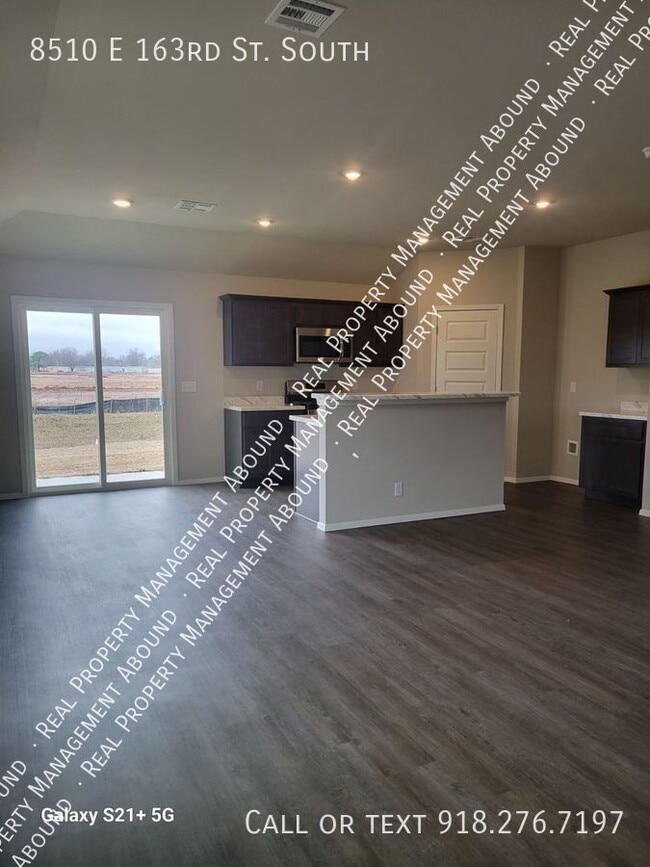 Building Photo - 8510 E 163rd St S