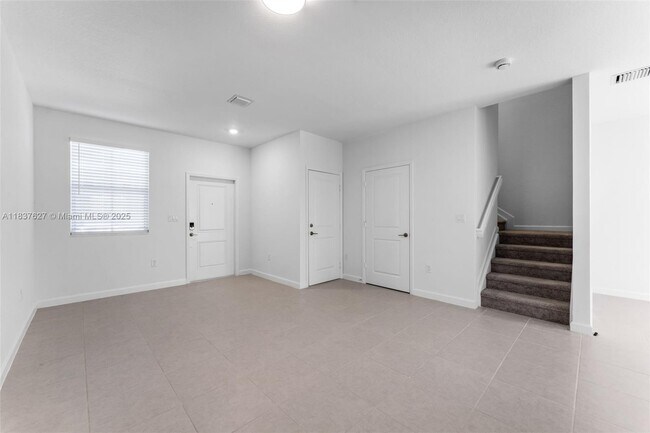 Building Photo - 2442 SE 28th St