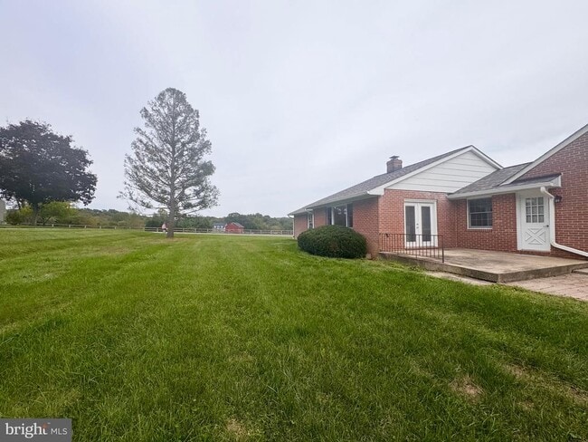 Building Photo - 2710 Academy Dr