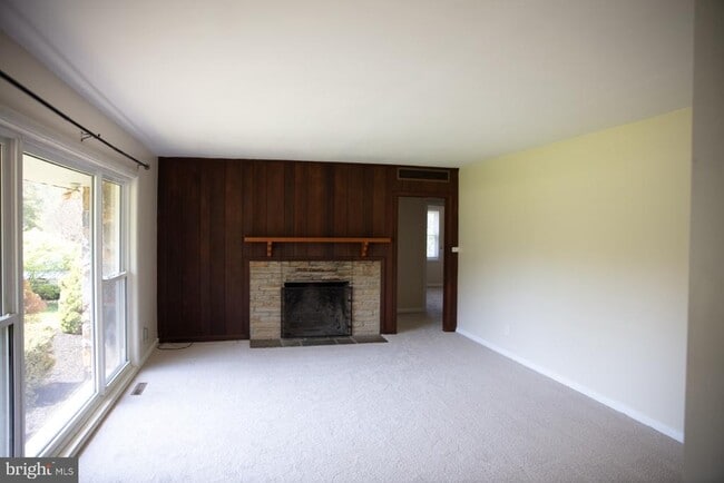 Building Photo - 536 Hampton Ln