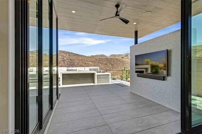 Building Photo - 692 Scenic Cliff Dr