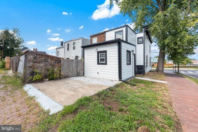 Building Photo - 1325 W St SE