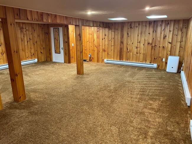 Building Photo - Single Family Home For Rent in North Kingstown!