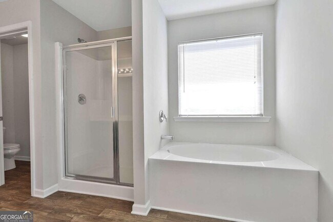 Building Photo - 240 Stillwood Dr