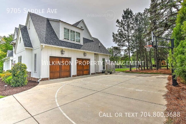 Building Photo - 9705 Saddle Ave