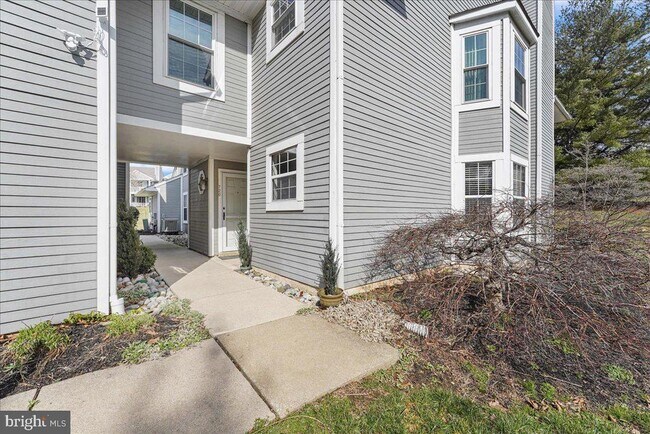 Building Photo - 722 Bradford Terrace
