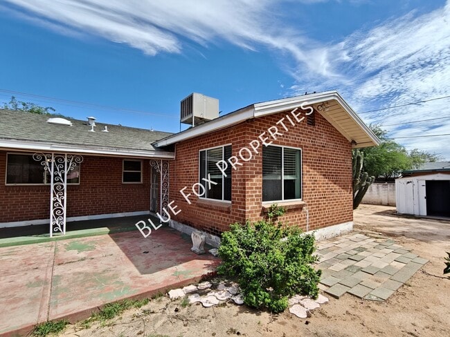 Building Photo - 404 S Cherry Ave